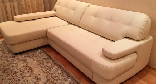 Обивка углового дивана.  Приладожский